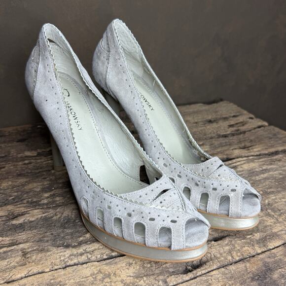 B Makowsky Gray Suede Peep Toe Cutout Platform Heels Women’s Size 9.5M - Picture 2 of 9